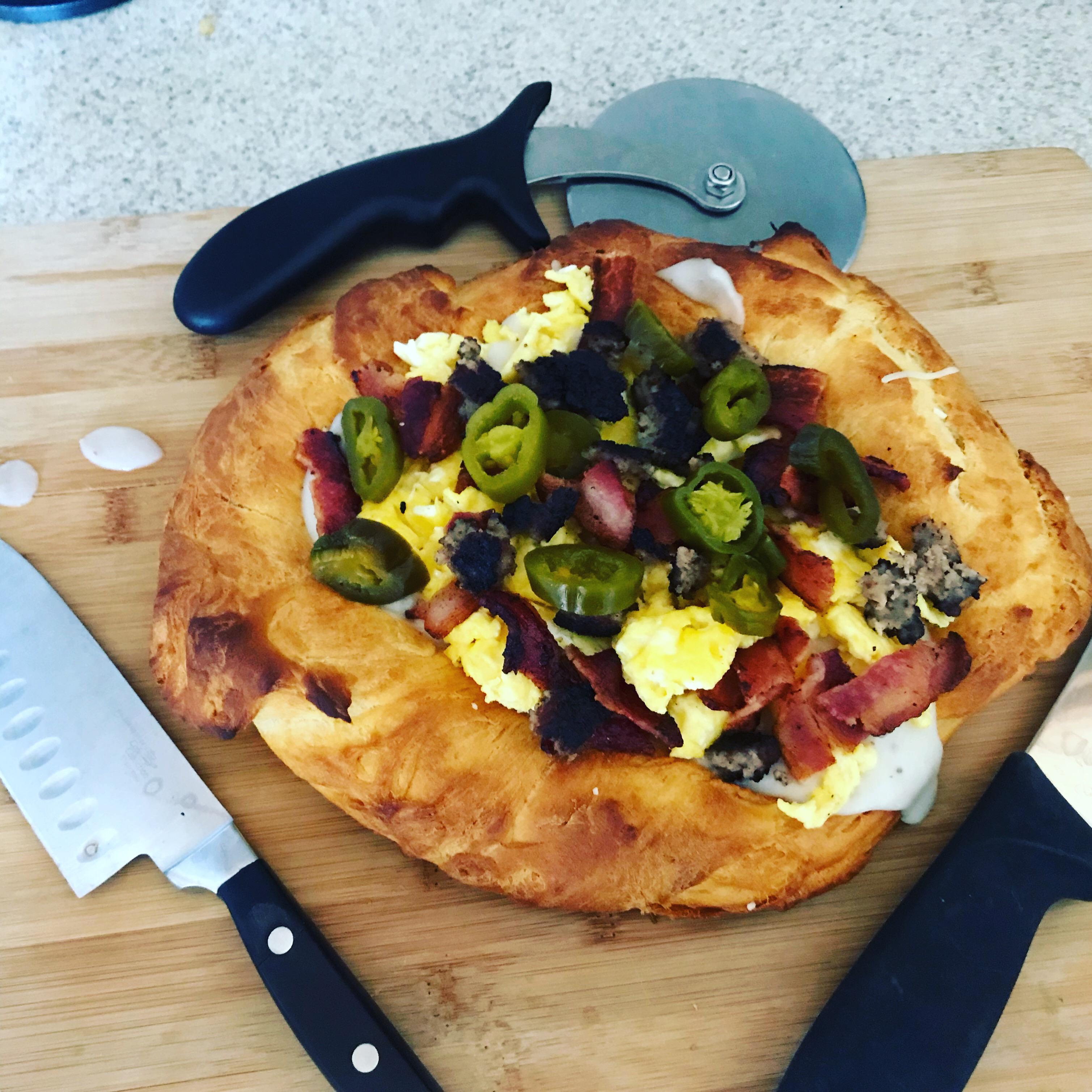 Biscuit dough breakfast pizza with gravy sauce