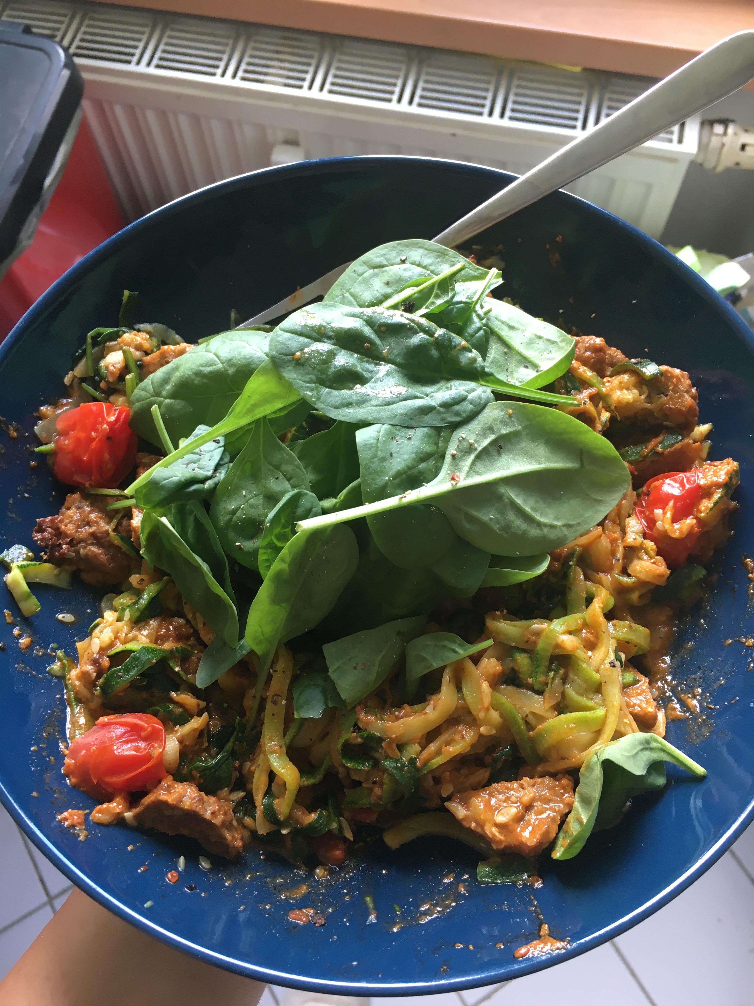 450 calorie zoodles with pesto Rosso, vegetarian meat ...