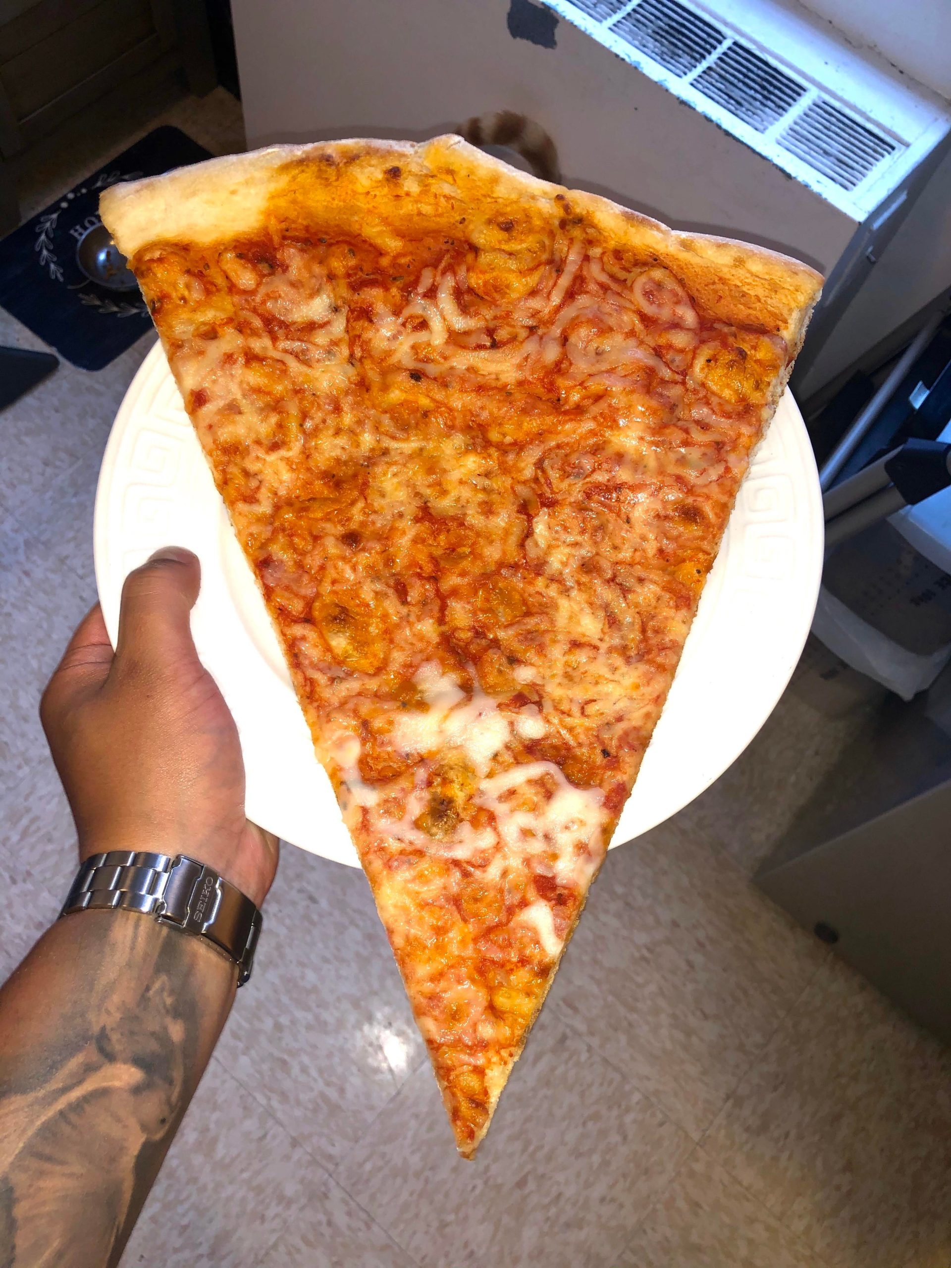 this-pizza-shop-in-nyc-makes-huge-slices-dining-and-cooking