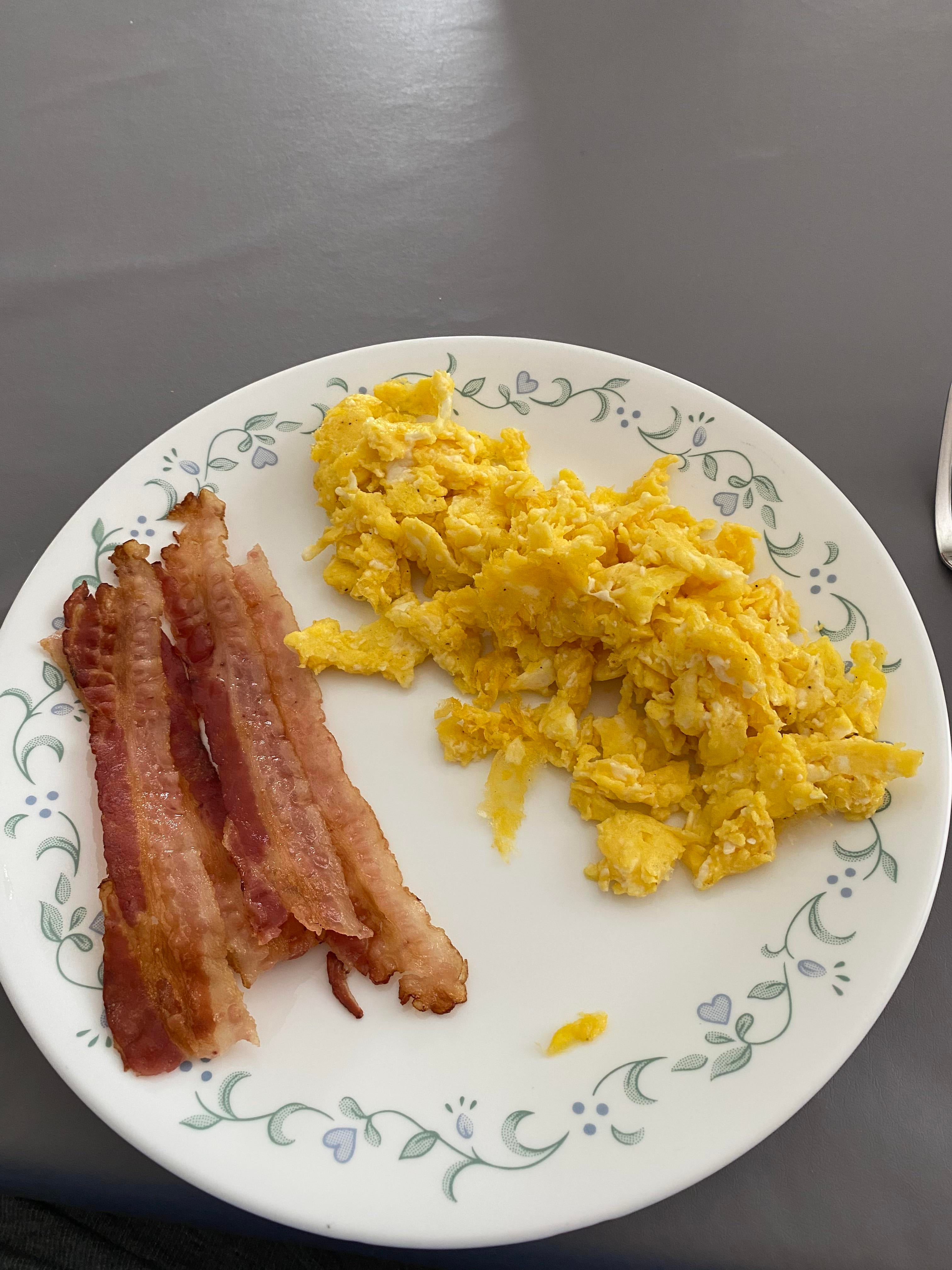 4 Eggs 4 Slices Of Bacon 366 Calories Dining And Cooking