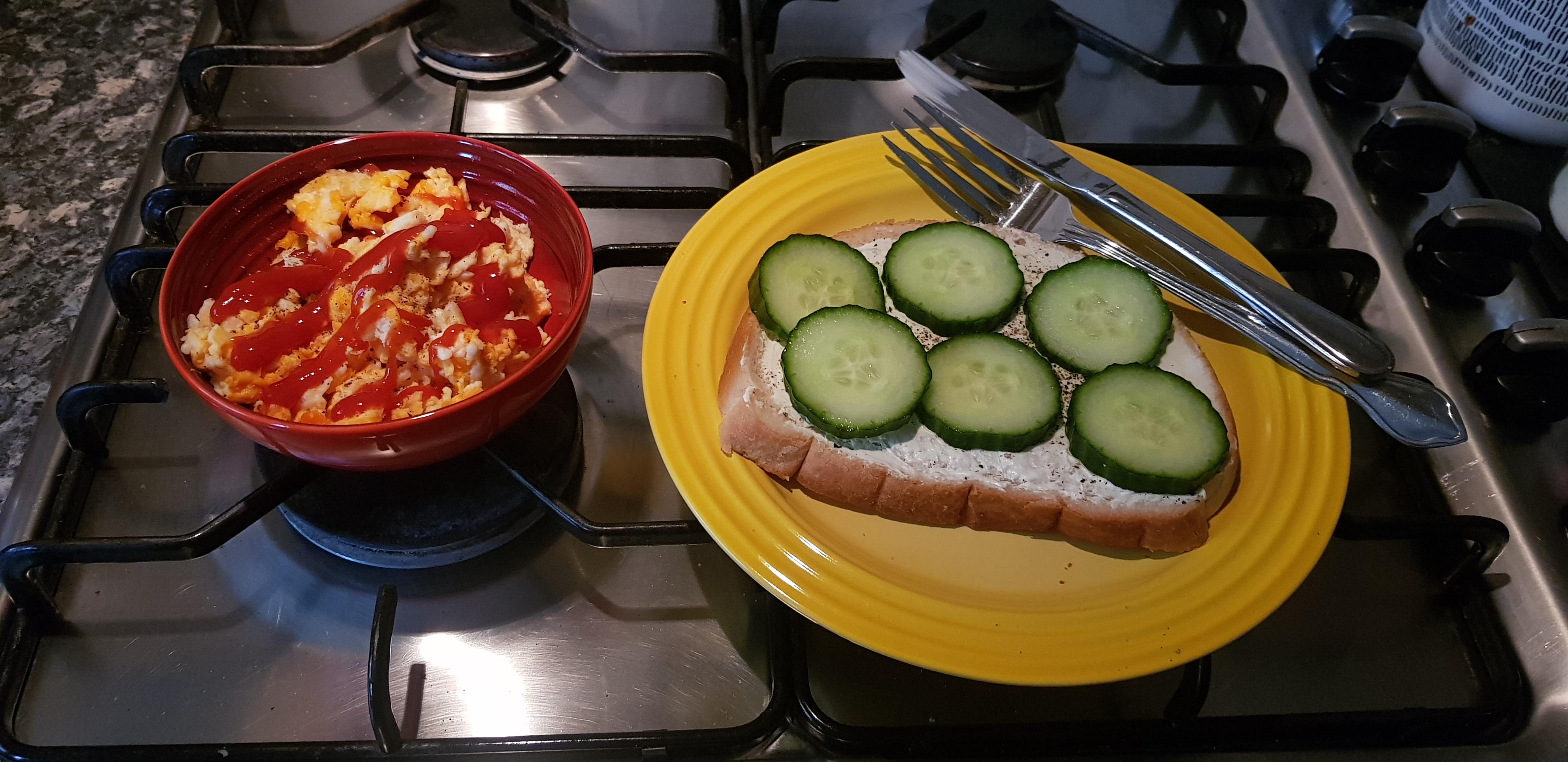 3 Scrambled Eggs With A Tbsp Of Ketchup One Slice Of Bread With Cream Cheese Cucumber And Cracked Black Pepper 391 Calorie Lunch Dining And Cooking