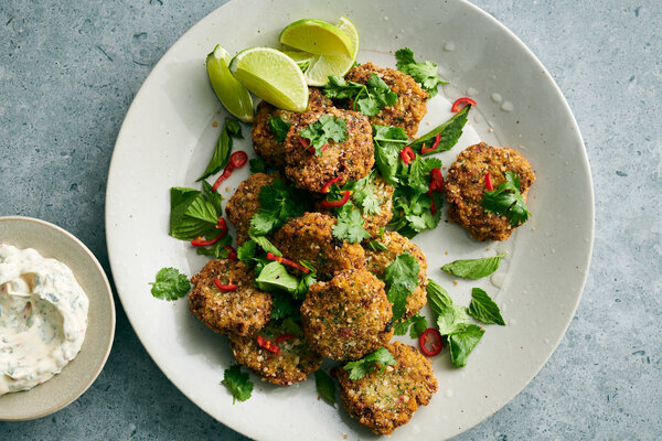 Crispy Shrimp Cakes With Chile-Lime Mayo