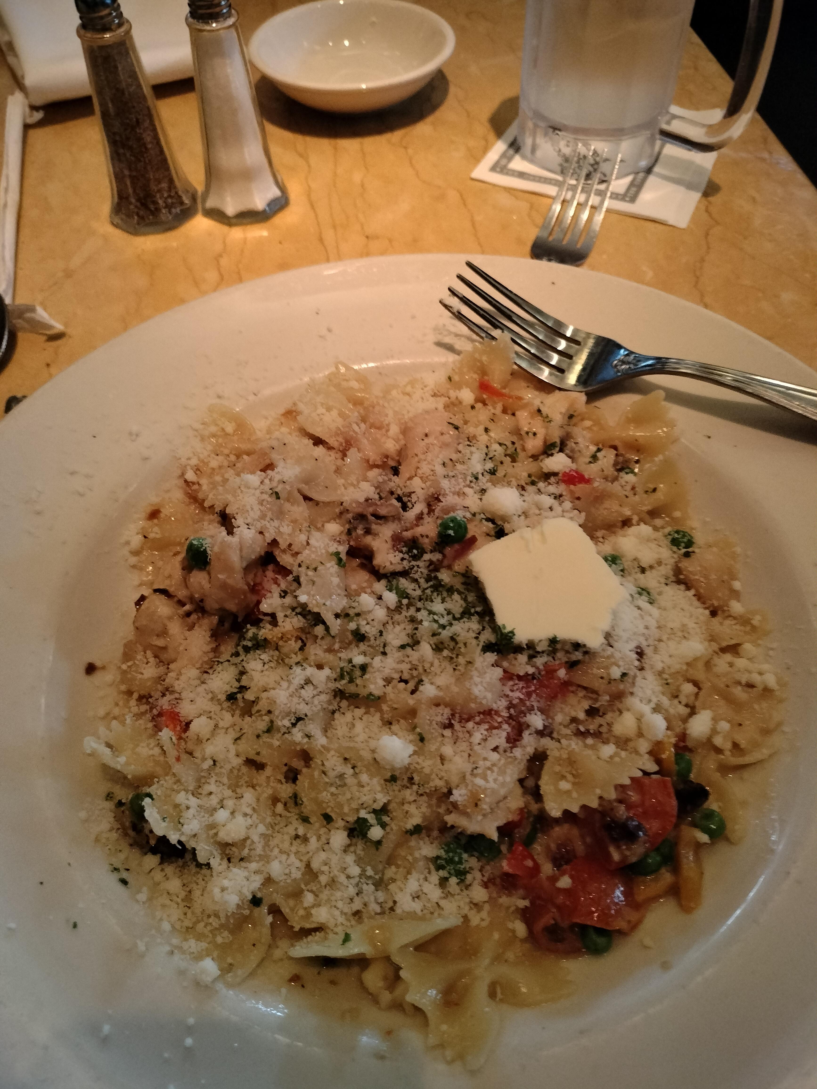 Farfalle With Chicken And Roasted Garlic From Cheesecake Factory Dining And Cooking